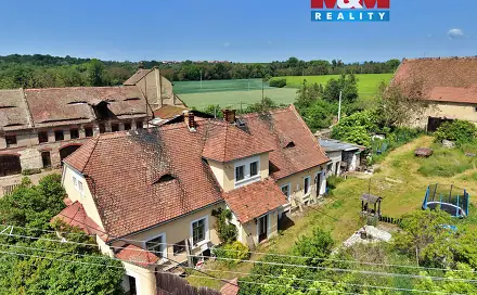 Prodej domu 200 m² s pozemkem 2 000 m², Zálužice, okres Louny