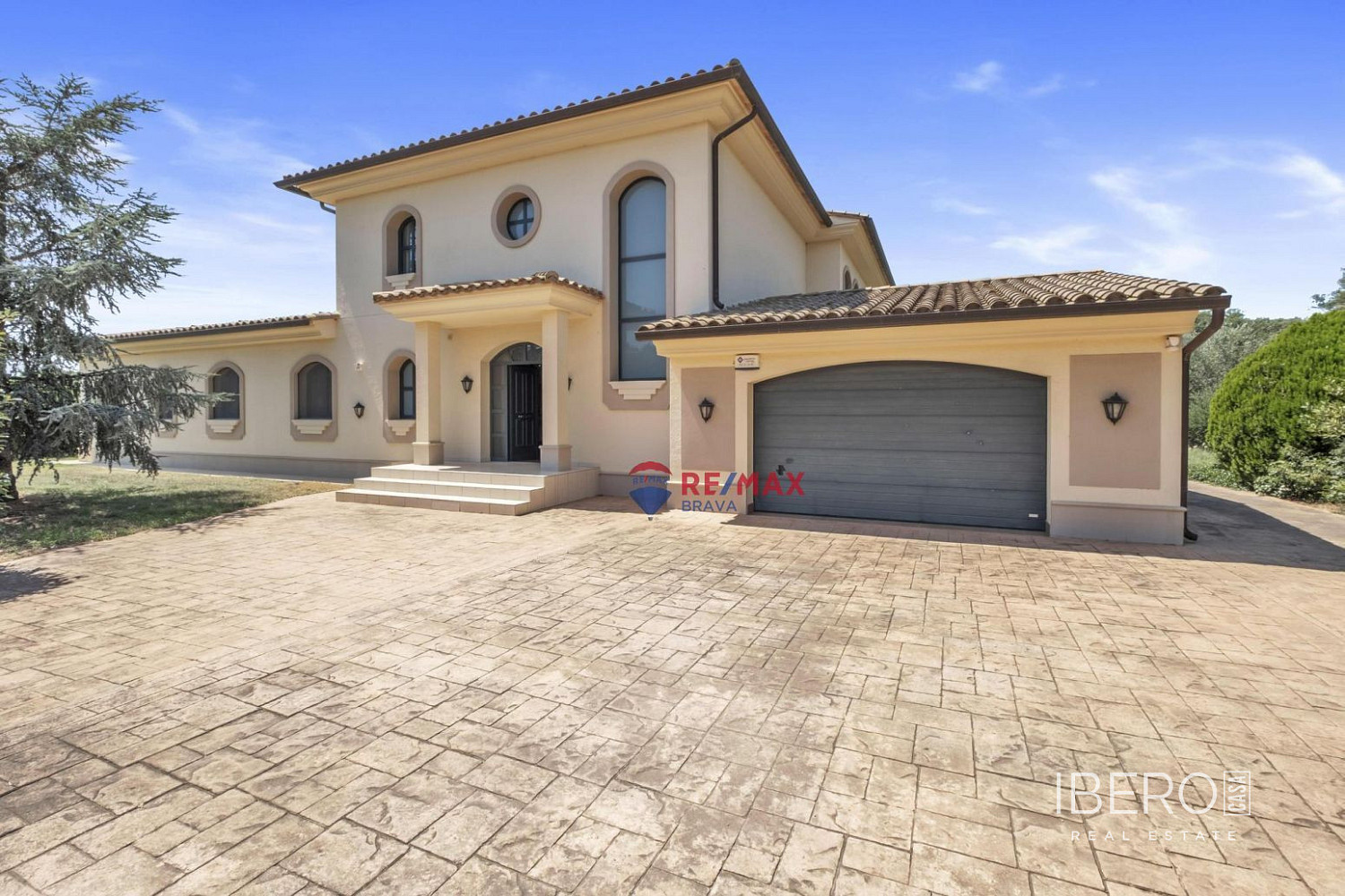 Prodej domu 450 m² s pozemkem 2 141 m²