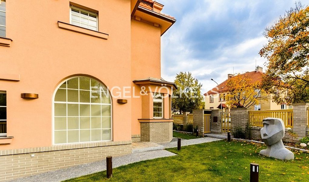 Pronájem domu 250 m² s pozemkem 351 m², Praha – náhled fotky 12