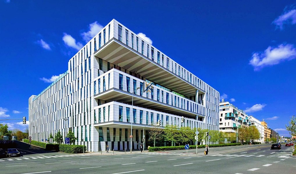 Pronájem komerčního prostoru, 406 m², Karlín - Praha 8, Praha