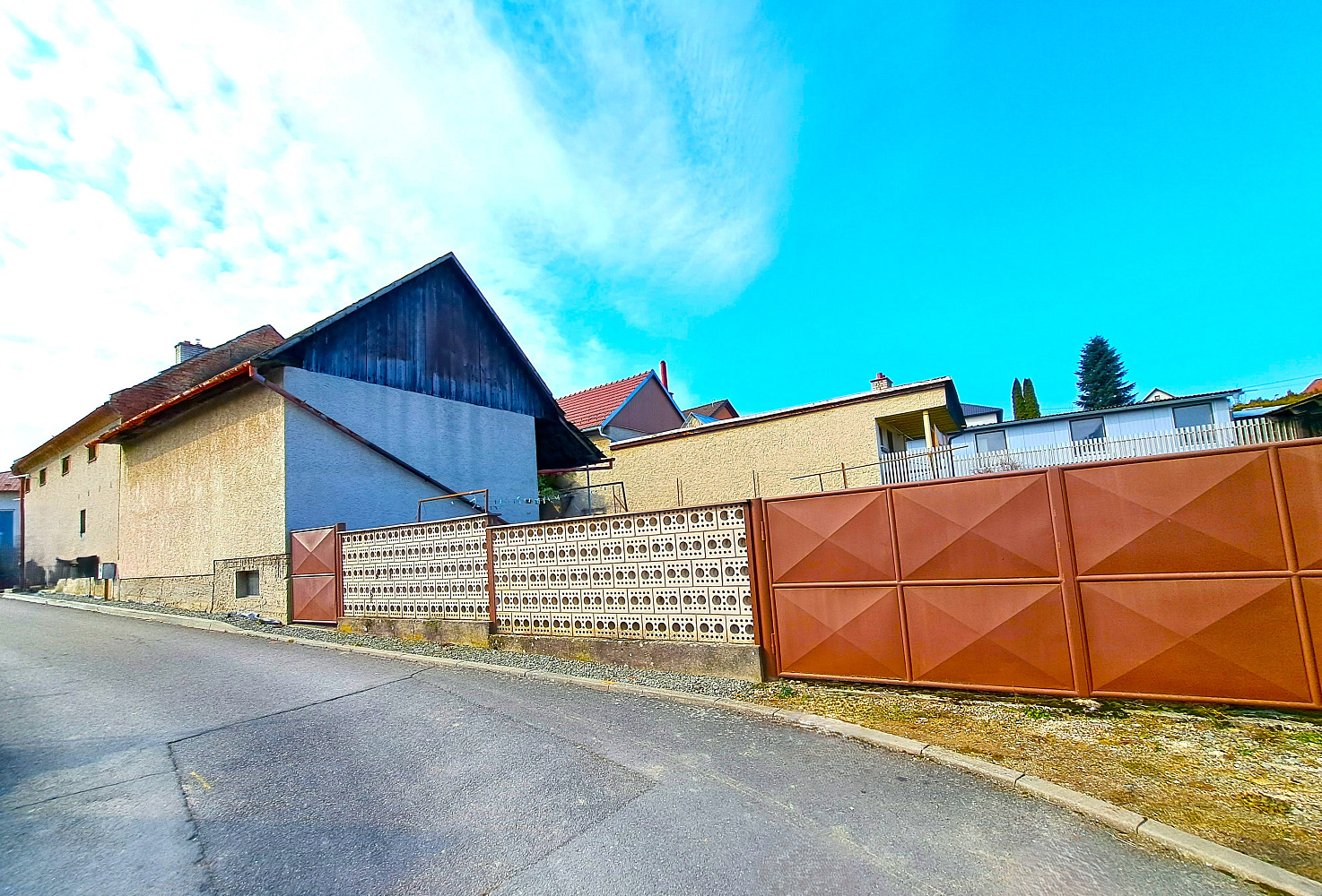 Prodej domu 300 m² s pozemkem 1 830 m² – fotografie 2