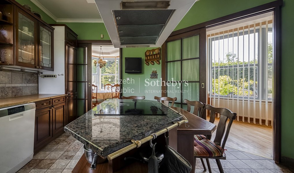 Prodej domu 609 m² s pozemkem 2 267 m², Vestec – náhled fotky 7