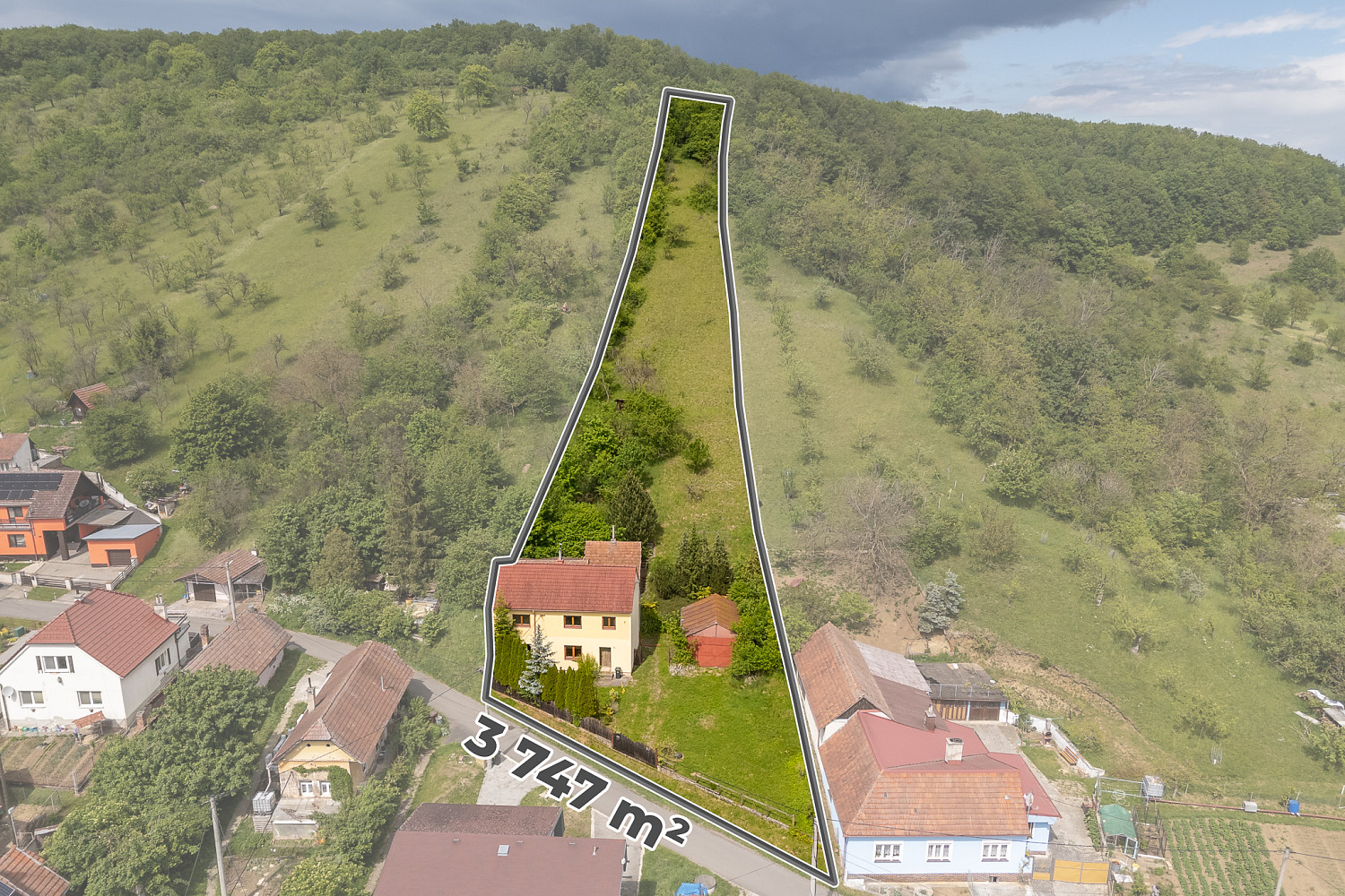 Prodej domu 100 m² s pozemkem 3 747 m² - View 2
