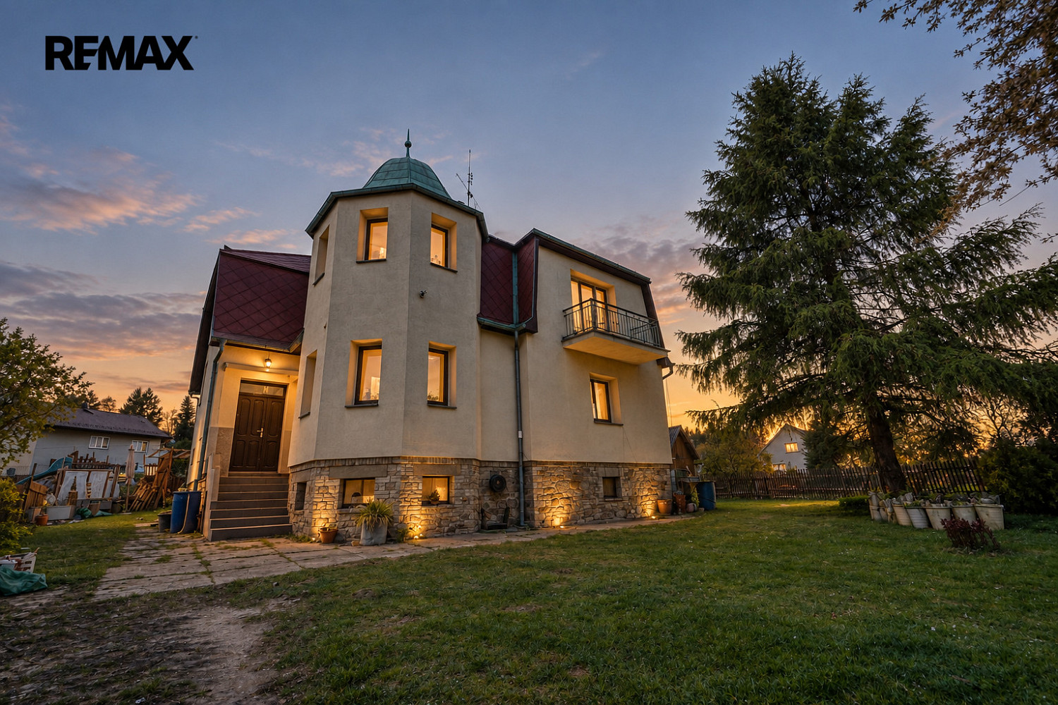 Prodej domu 240 m² s pozemkem 1 897 m²