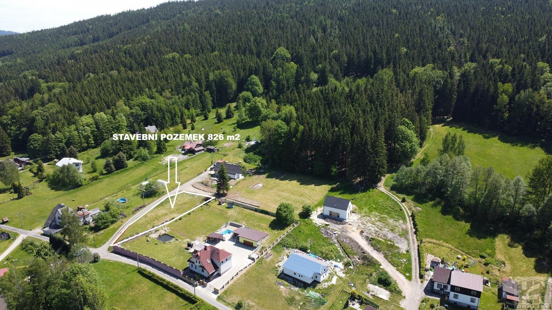Prodej stavebního pozemku 826 m² – fotografie 3