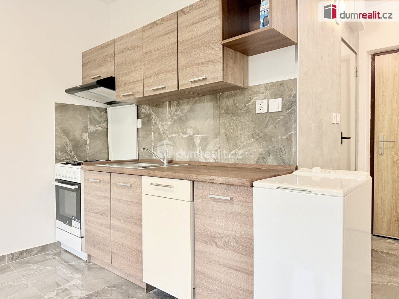 Pronájem bytu 1+1 38 m²