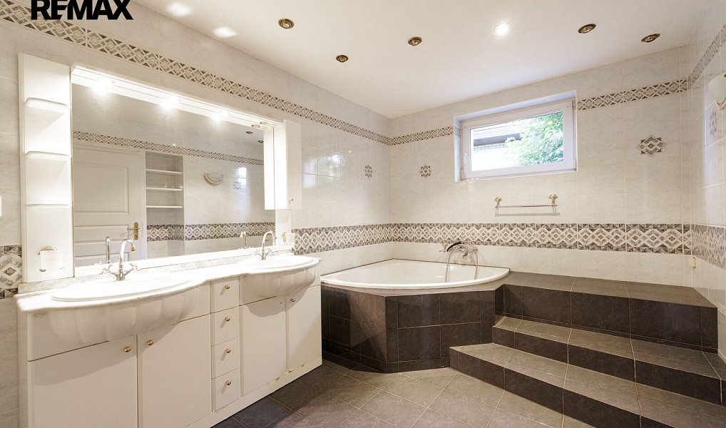 Prodej domu 520 m² s pozemkem 764 m², Roztoky – náhled fotky 28