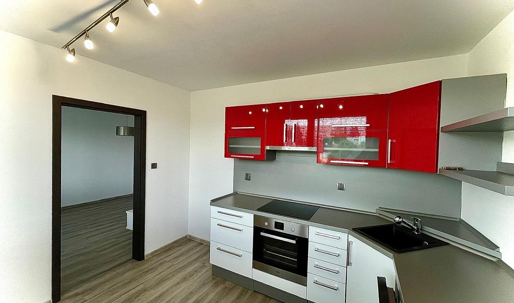 Pronájem krásného zrekonstruovaného bytu 2+1 s lodžií 57 m2 Třebíč — foto 2