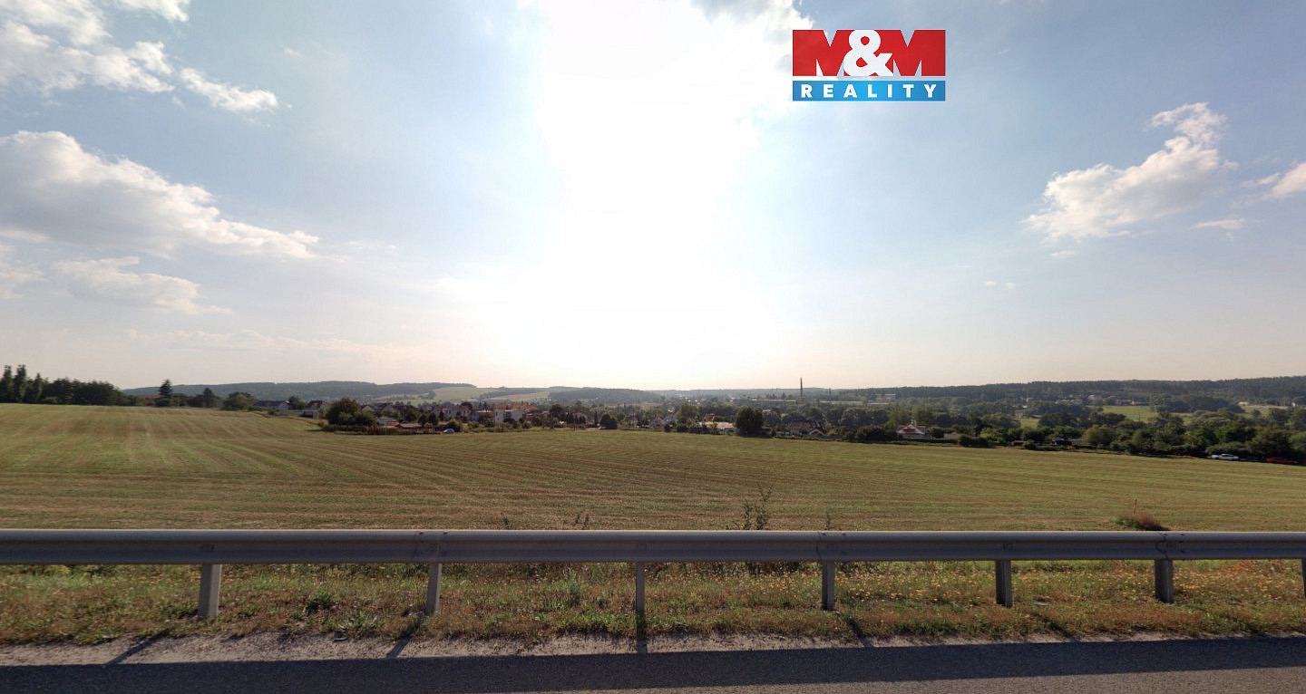 Prodej pole 1 372 m²