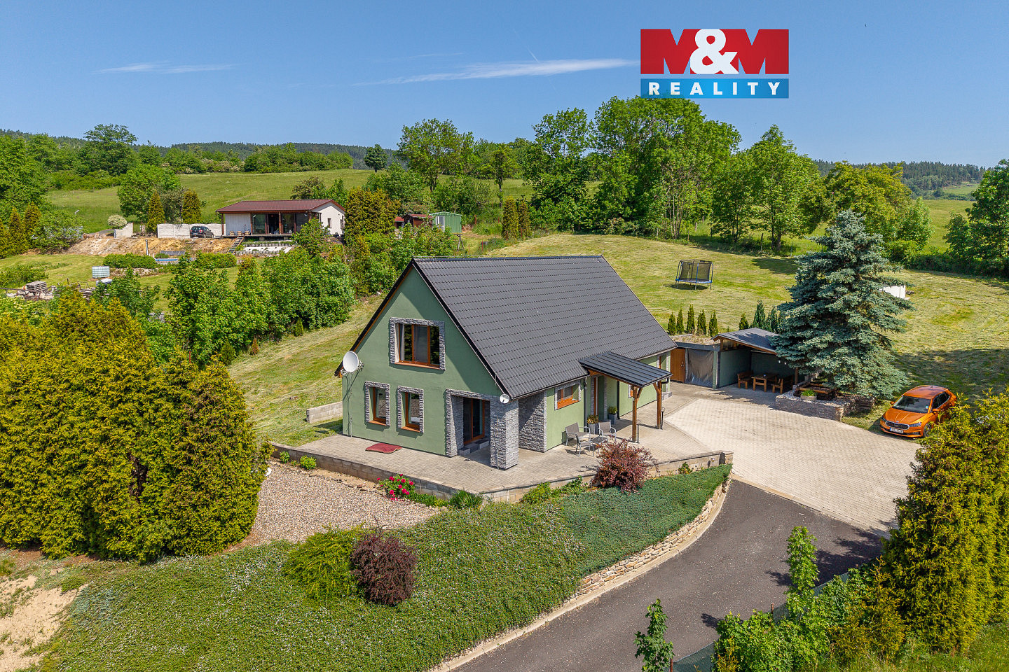 Prodej domu 198 m² s pozemkem 2 549 m²