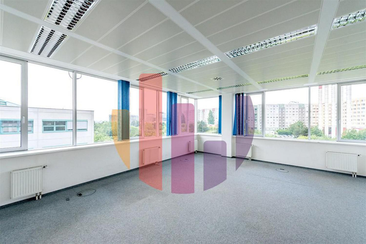 Pronájem kanceláře 243 m² — photo 4