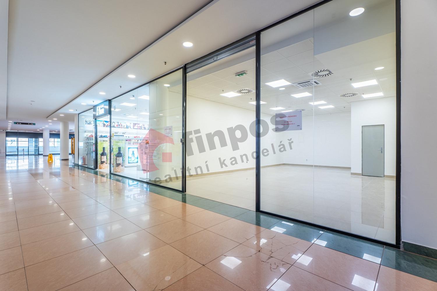 Pronájem obchodních prostor 49 m² – fotografie 2