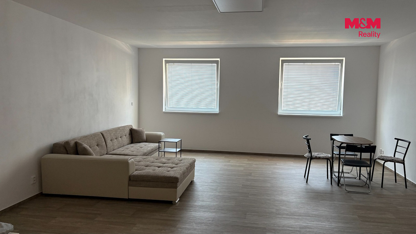Pronájem kanceláře 74 m² — photo 2