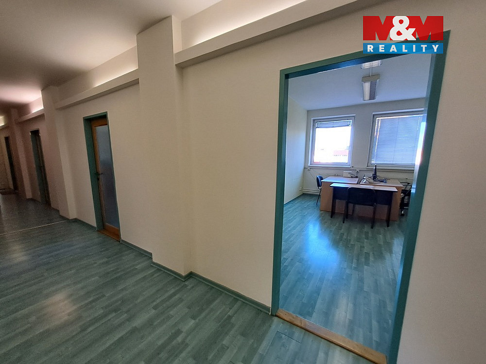Pronájem kanceláře 200 m² — photo 3