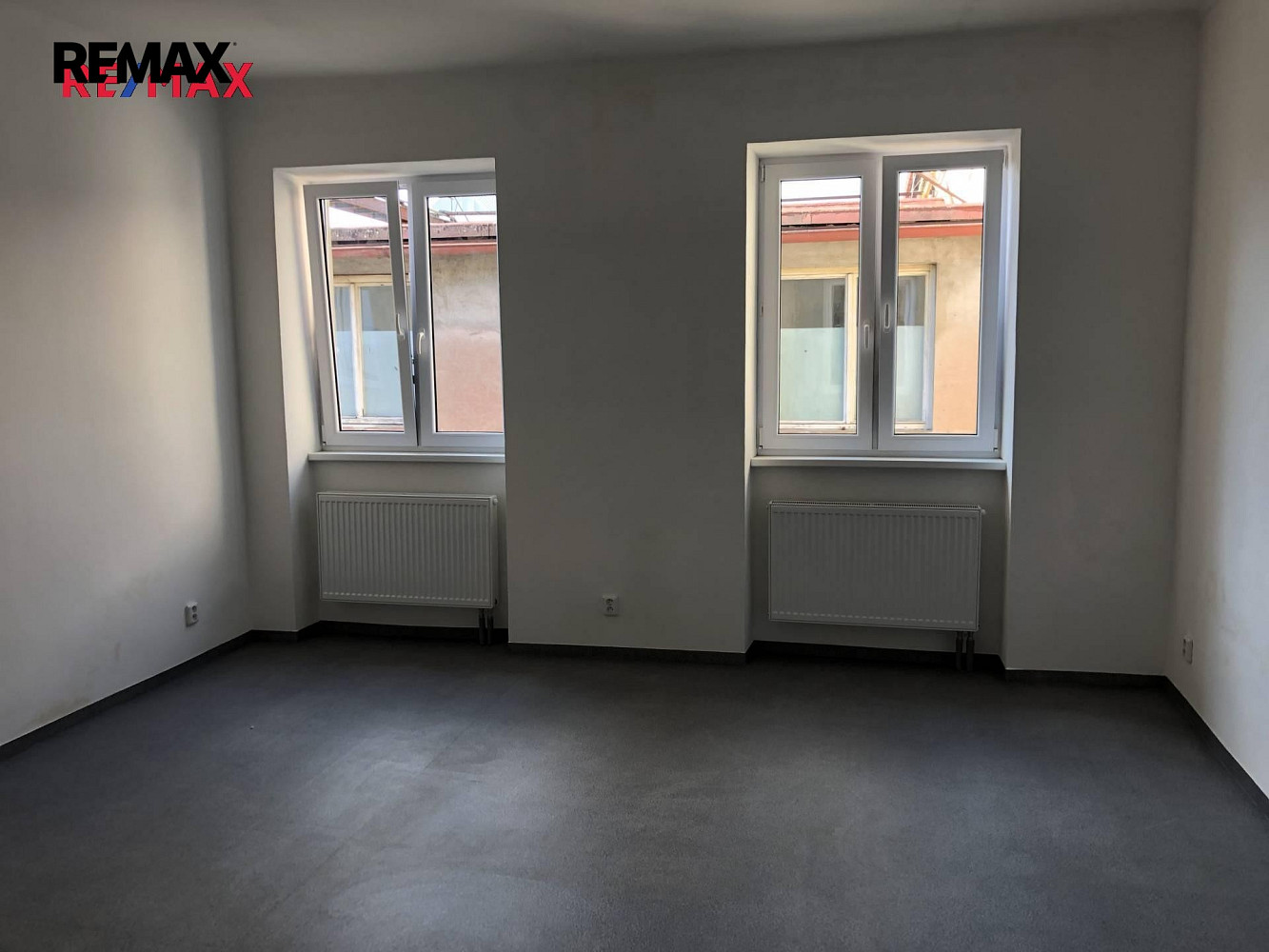 Prostorná hala ke skladování nebo lehké výrobě, Čelákovice – pohled 2