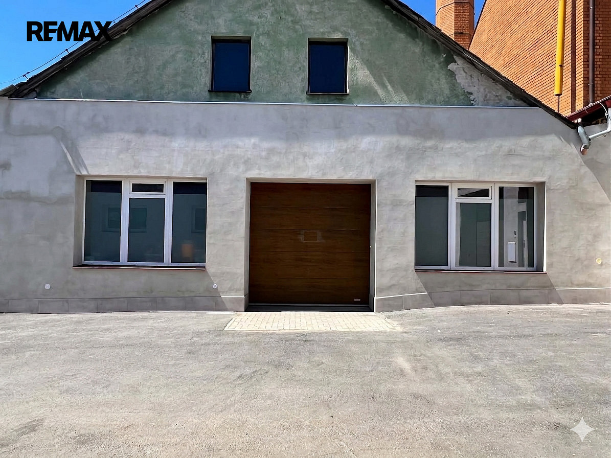 Pronájem skladovacích prostor 454 m²