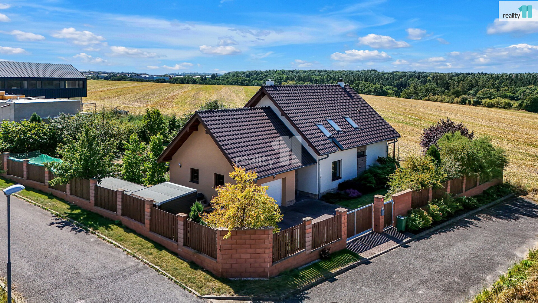 Prodej domu 238 m² s pozemkem 1 269 m² — photo 2