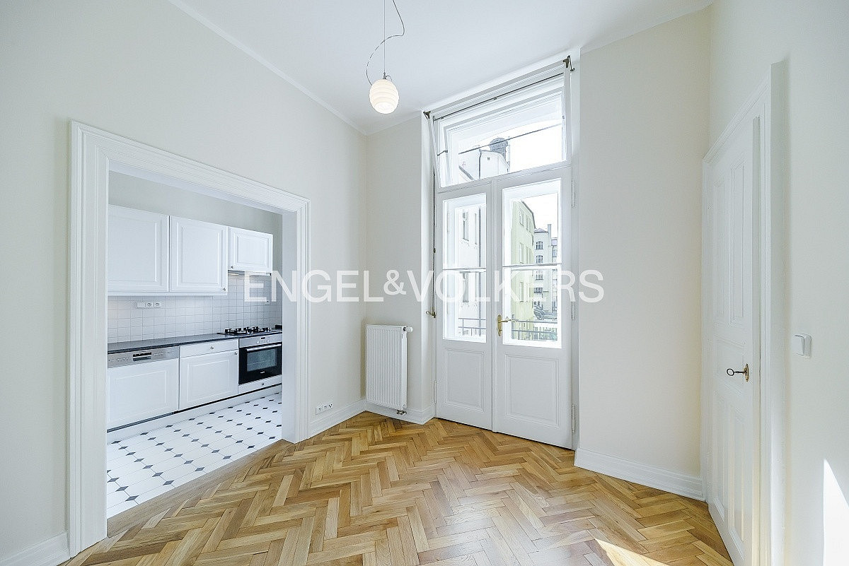 Pronájem bytu 4+1 151 m² — photo 3