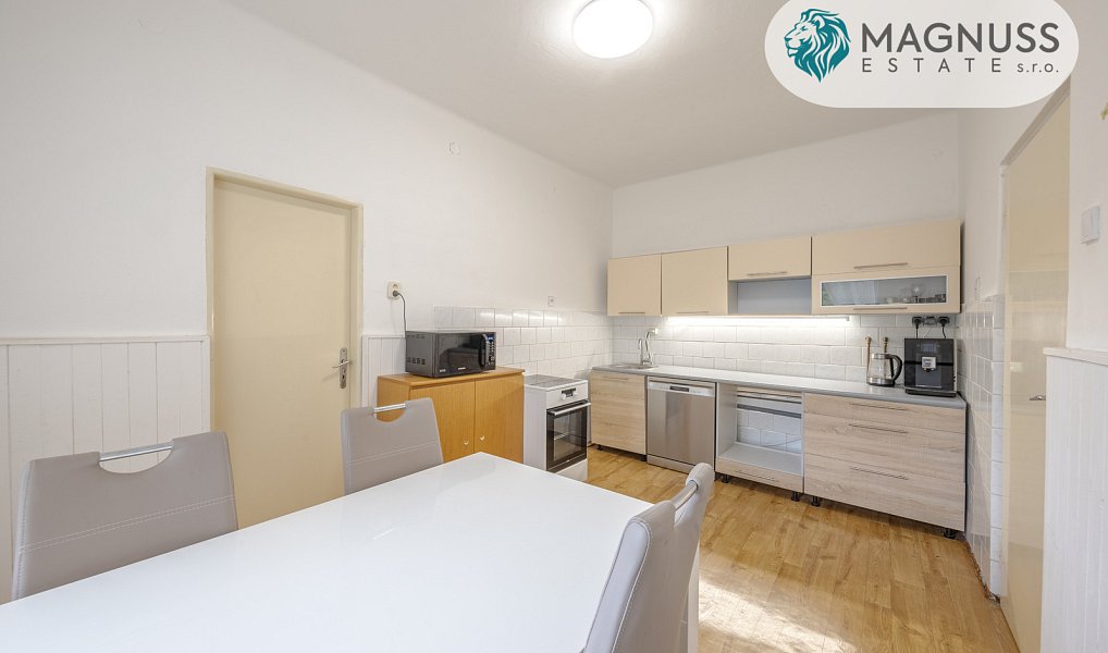 Prodej domu 297 m² s pozemkem 2 112 m², Hranice – náhled fotky 9