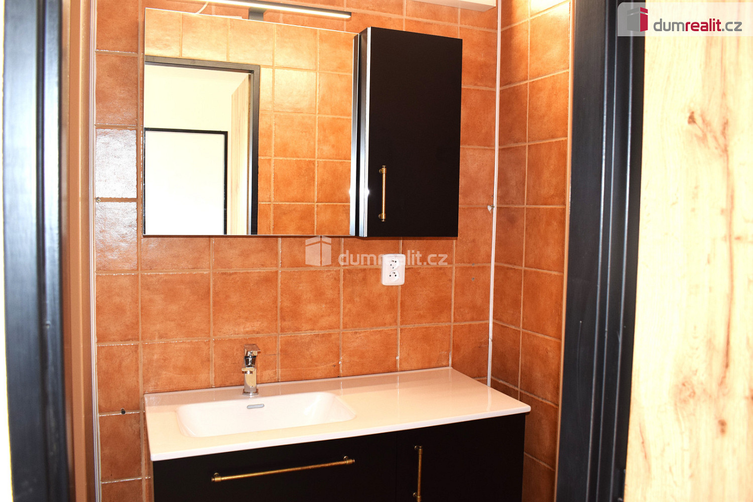 Pronájem obchodních prostor 99 m² — photo 3