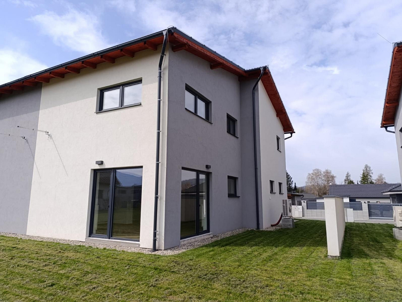 Prodej domu 160 m² s pozemkem 433 m² – fotografie 2