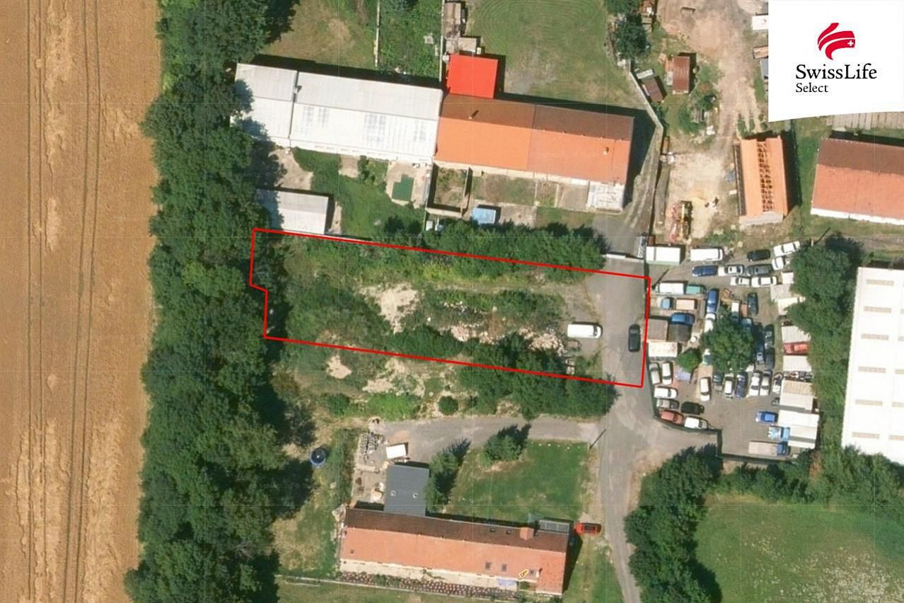 Pronájem komerčního pozemku 1 100 m²
