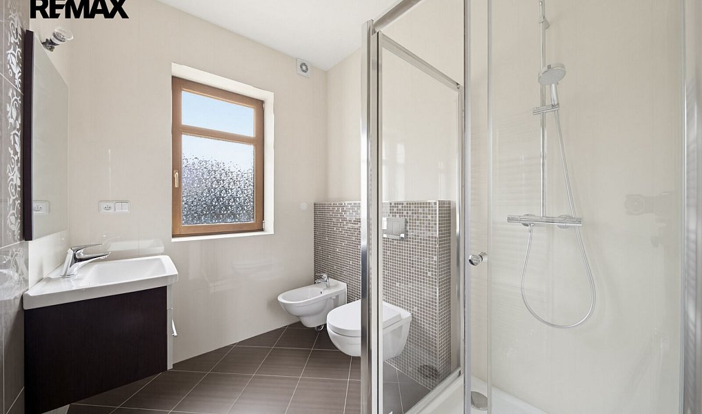 Prodej domu 363 m² s pozemkem 1 608 m², Jesenice – náhled fotky 14