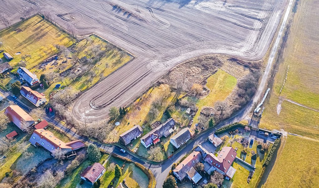 Prodej stavebního pozemku 1 000 m², Bukovany – náhled fotky 5