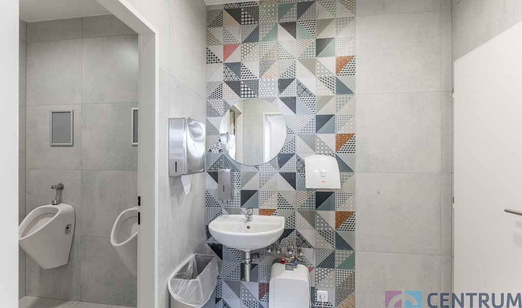 Pronájem kanceláře 584 m², Praha – náhled fotky 19