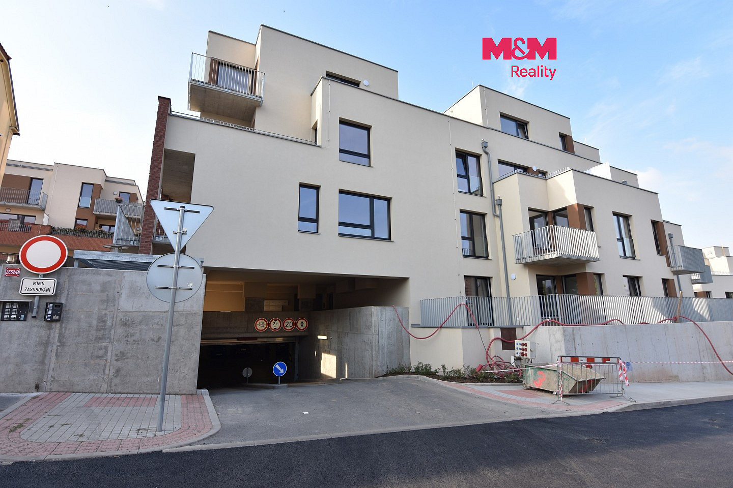 Pronájem garážového stání, 11 m2, Brandýs n/L Stará Boleslav