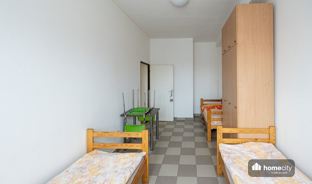 Prodej ubytovacího objektu 1 660 m², Hradec Králové – náhled fotky 11