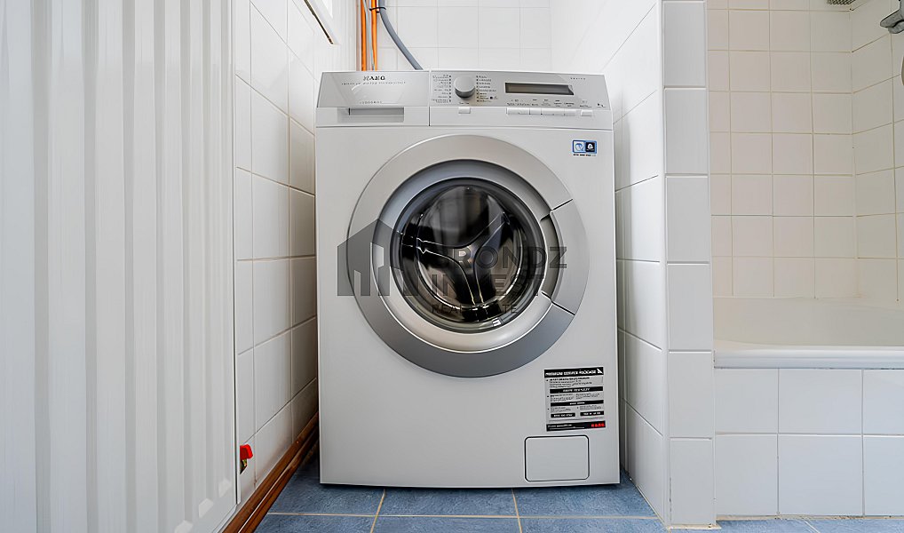 Pronájem bytu 1+kk 36 m², Praha – náhled fotky 9