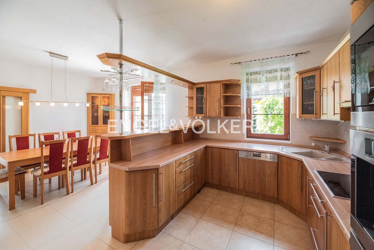 Prodej domu 270 m² s pozemkem 822 m² – fotografie 3