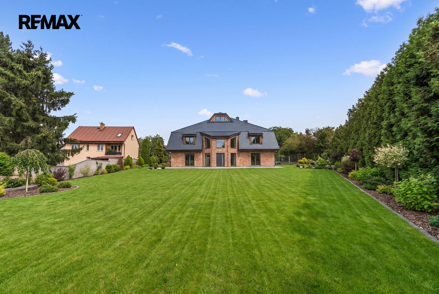 Prodej domu 897 m² s pozemkem 1 772 m² – fotografie 2