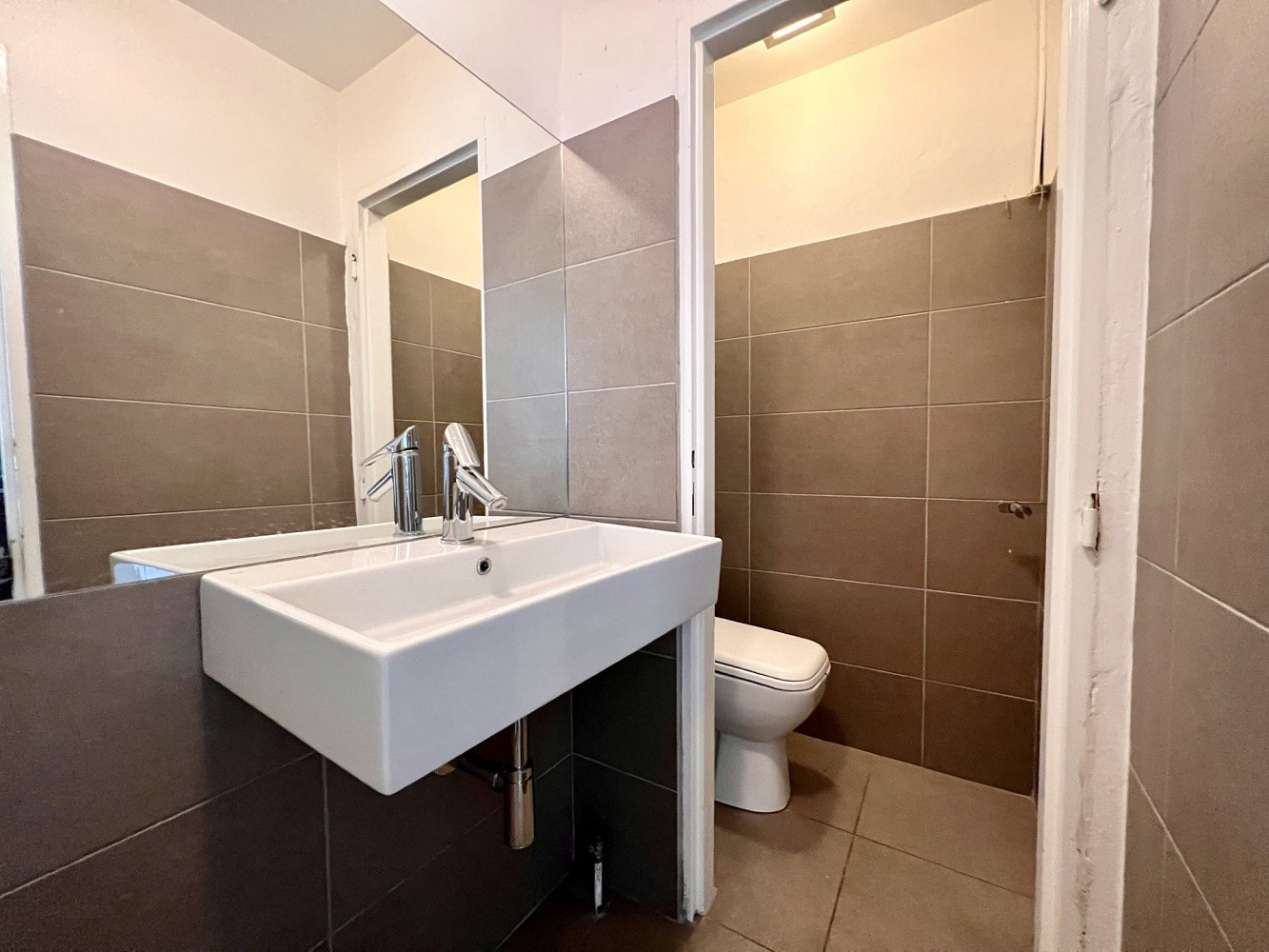 Pronájem kanceláře 250 m² – fotografie 4