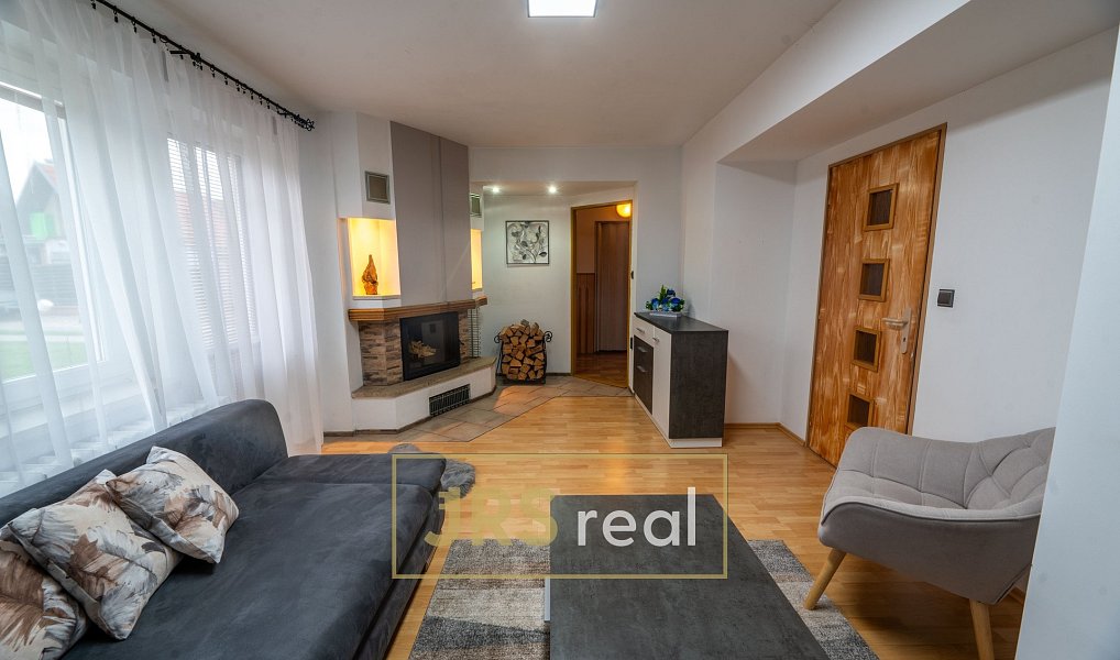 Prodej domu 226 m² s pozemkem 1 446 m², Moravany – náhled fotky 2