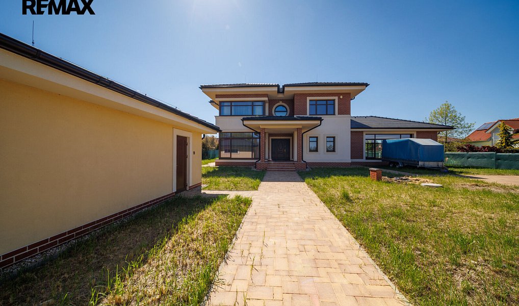 Prodej domu 363 m² s pozemkem 1 608 m², Jesenice – náhled fotky 2