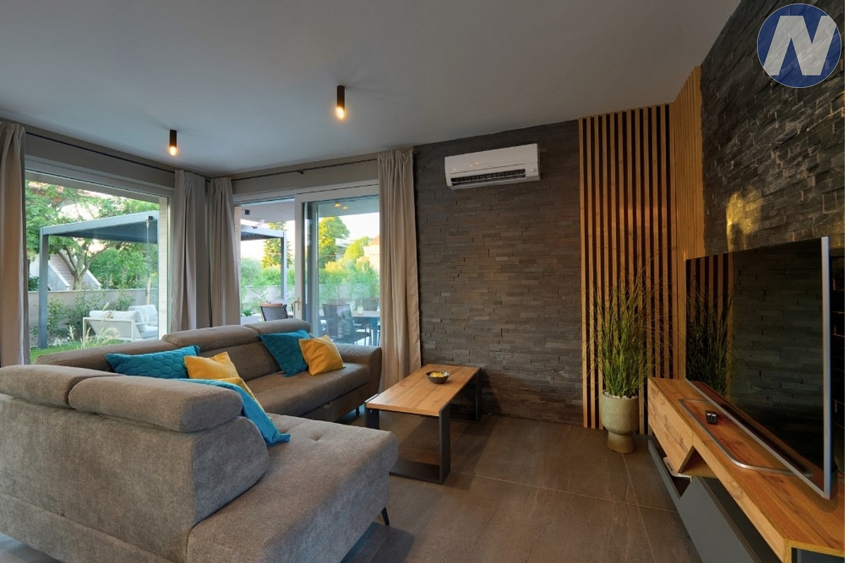 Prodej domu 200 m² s pozemkem 400 m² - Pogled 6