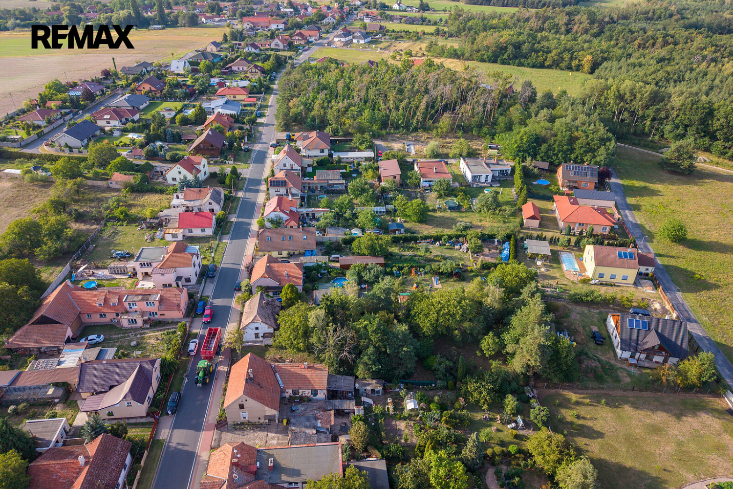 Prodej stavebního pozemku 818 m² – fotografie 4