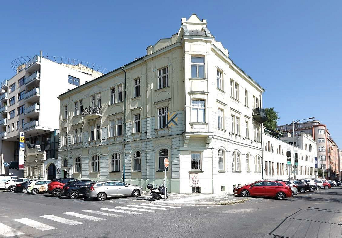Pronájem komerčního objektu (jiného typu) 325 m²