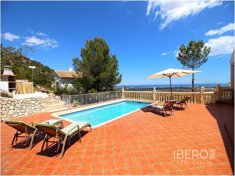 Prodej domu 244 m² s pozemkem 1 500 m²