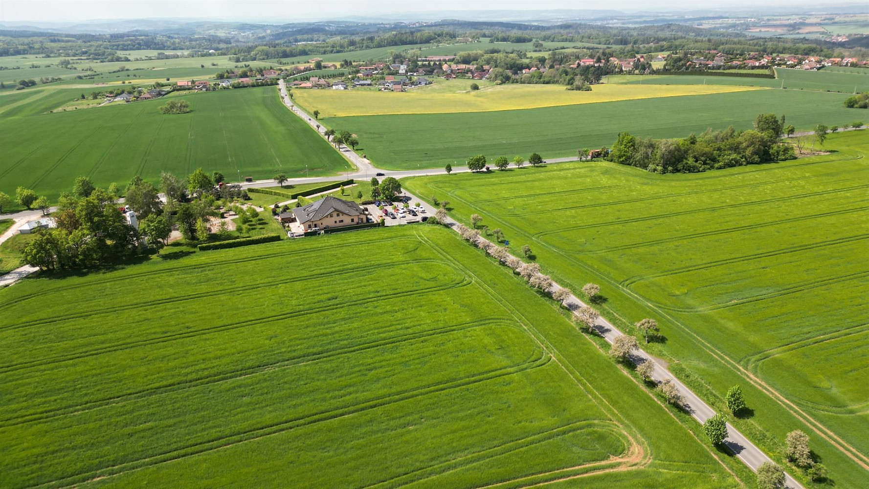 Prodej stavebního pozemku 1 001 m² – další