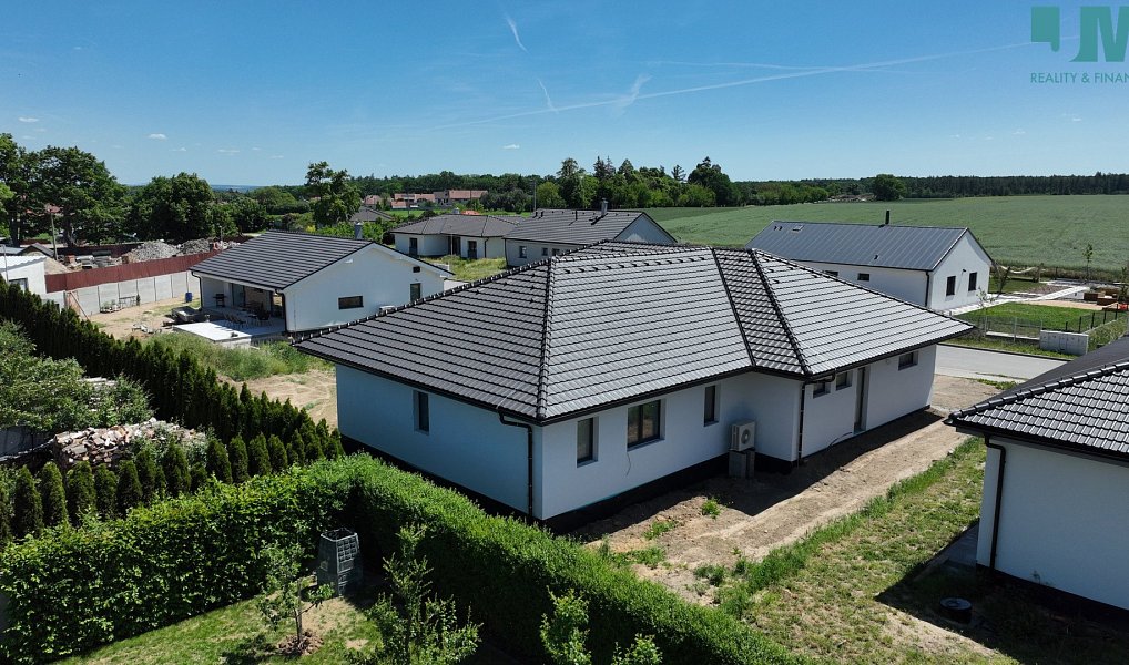 Prodej domu 228 m² s pozemkem 899 m², Hrotovice – náhled fotky 2