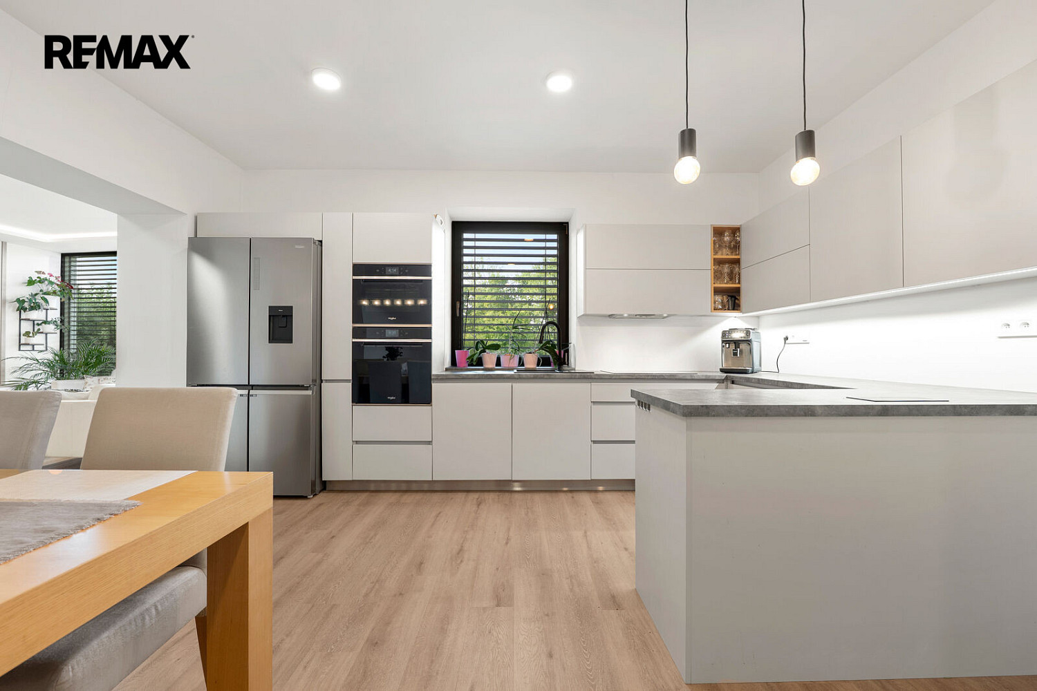 Pronájem domu 199 m² s pozemkem 752 m² – fotografie 2