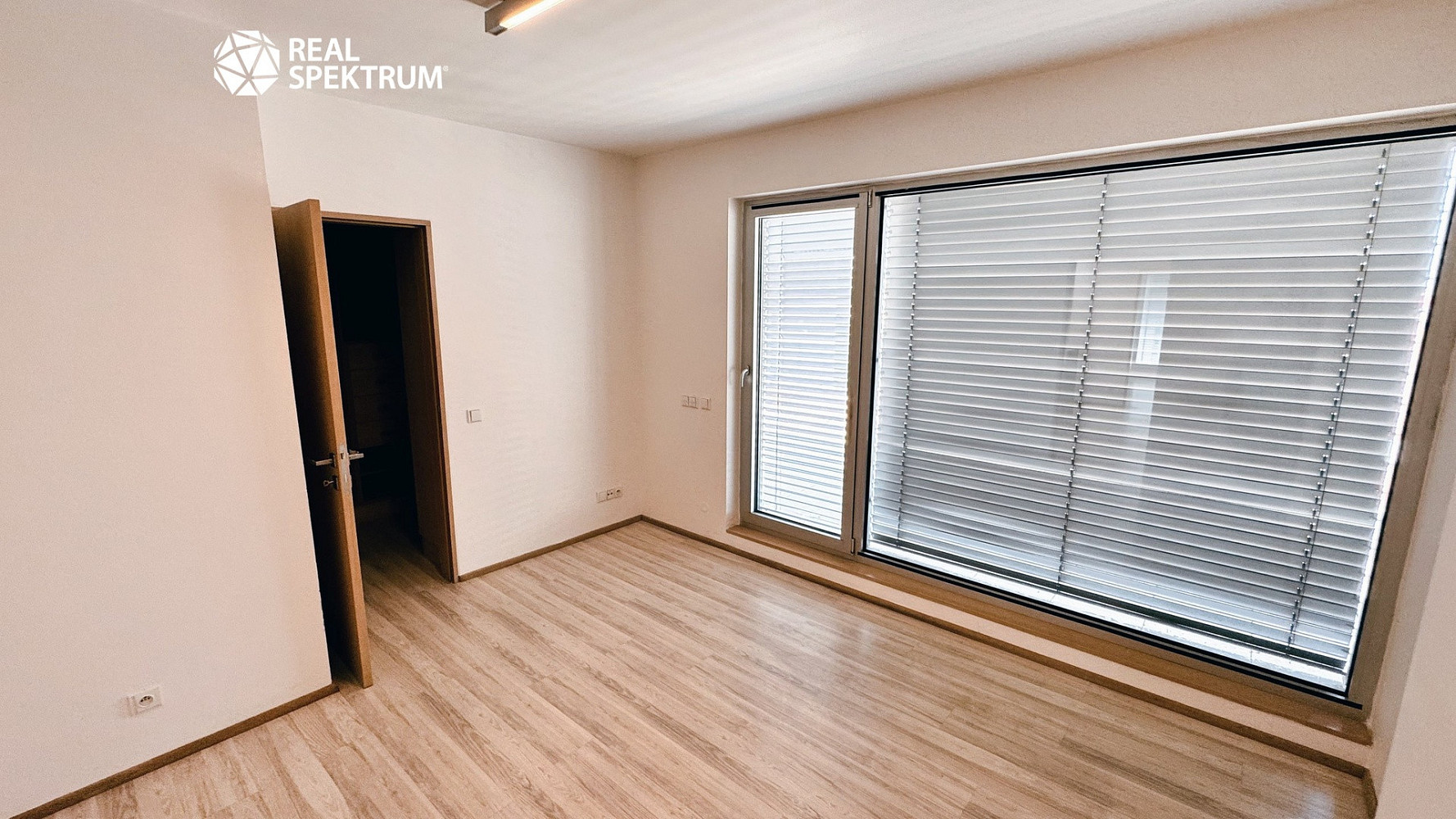 Pronájem kanceláře 125 m² — photo 3