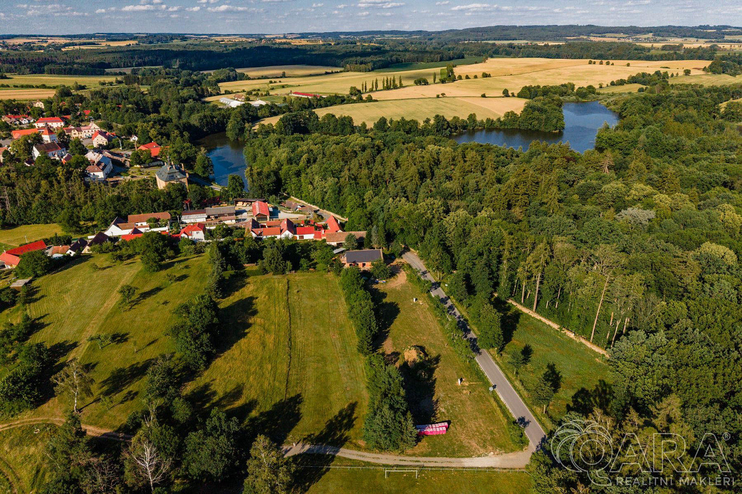 Prodej stavebního pozemku 1 009 m² – fotografie 4