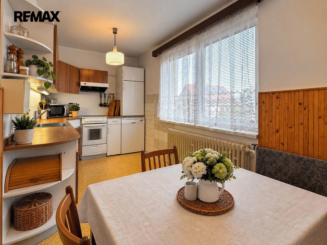 Prodej domu 253 m² s pozemkem 1 038 m² – fotografie 3