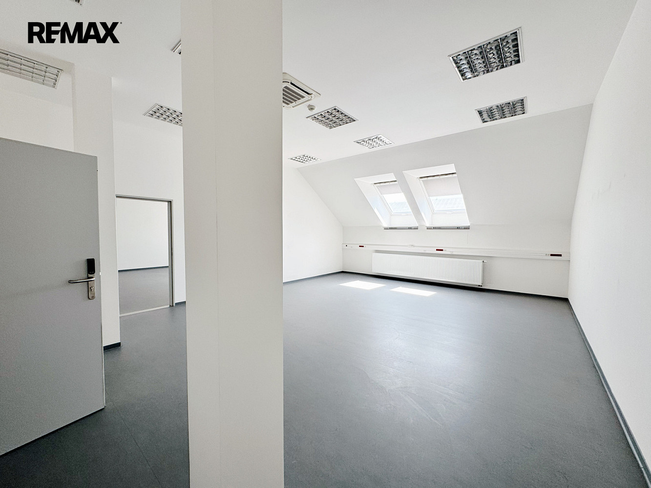 Pronájem kanceláře 650 m² – fotografie 4