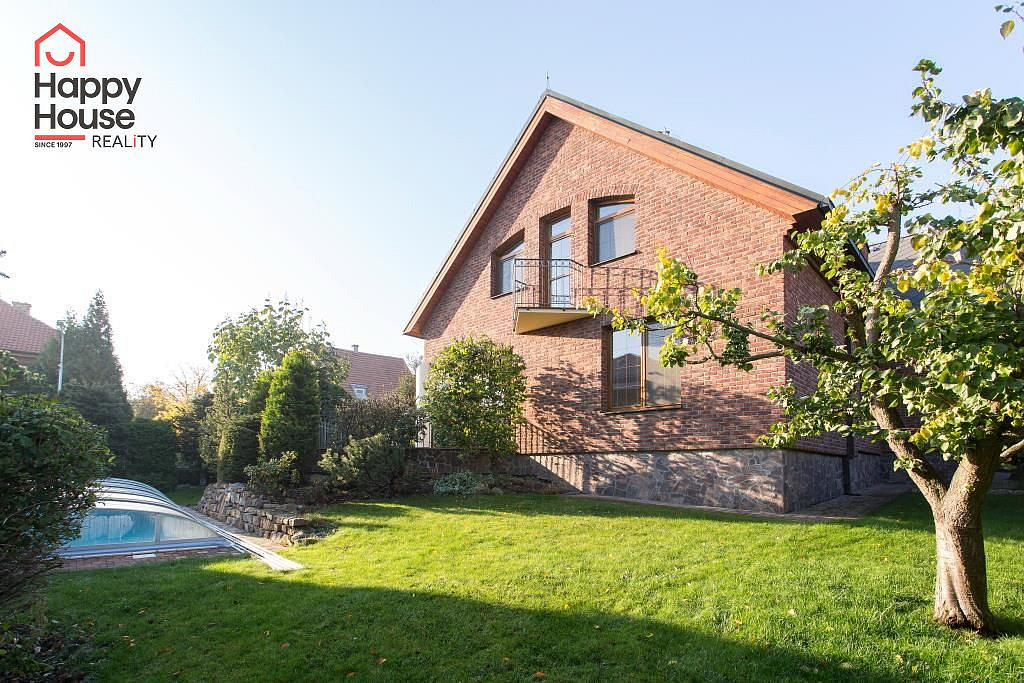 Pronájem domu 390 m² s pozemkem 903 m²