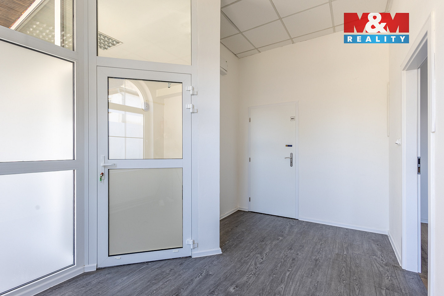 Pronájem obchodních prostor 53 m² — photo 2